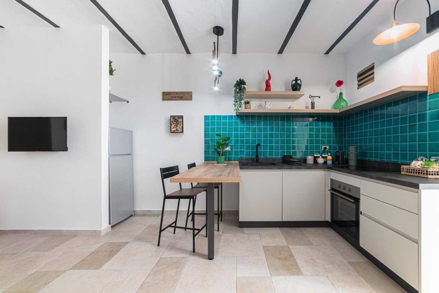 Cucina ristrutturata in un progetto di architettura d'interni a Bari